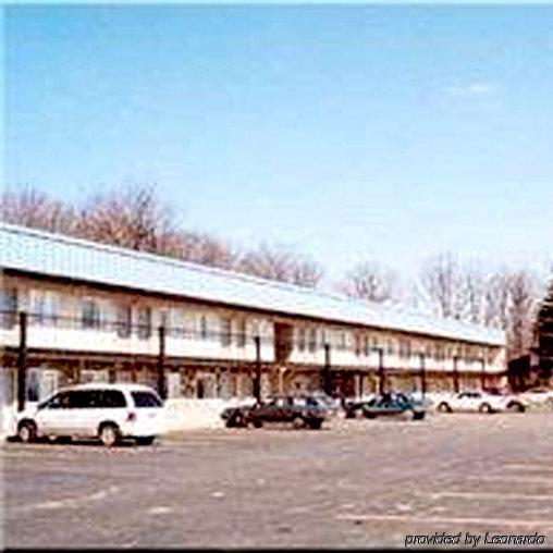 Super 8 By Wyndham Hazleton Motel Exterior photo